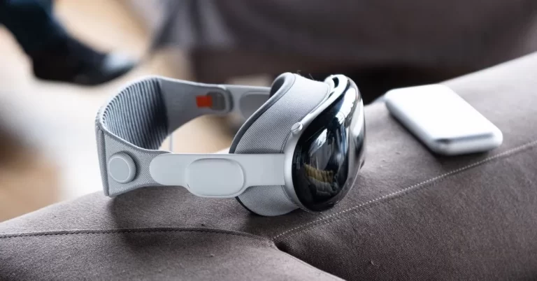 Apple Scales Back Vision Pro Production Amid High Price Concerns