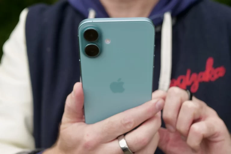 Apple Boosts iPhone Security with iOS 18 Update Amid Law Enforcement Concerns