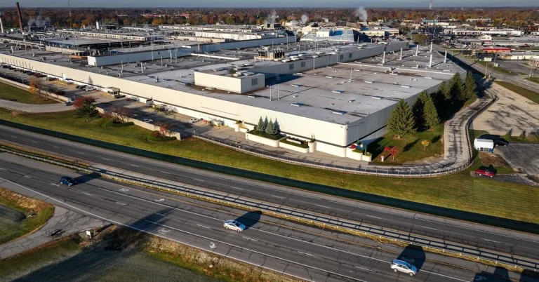 Stellantis and Samsung Secure $7.54 Billion Loan for EV Battery Plants in Indiana