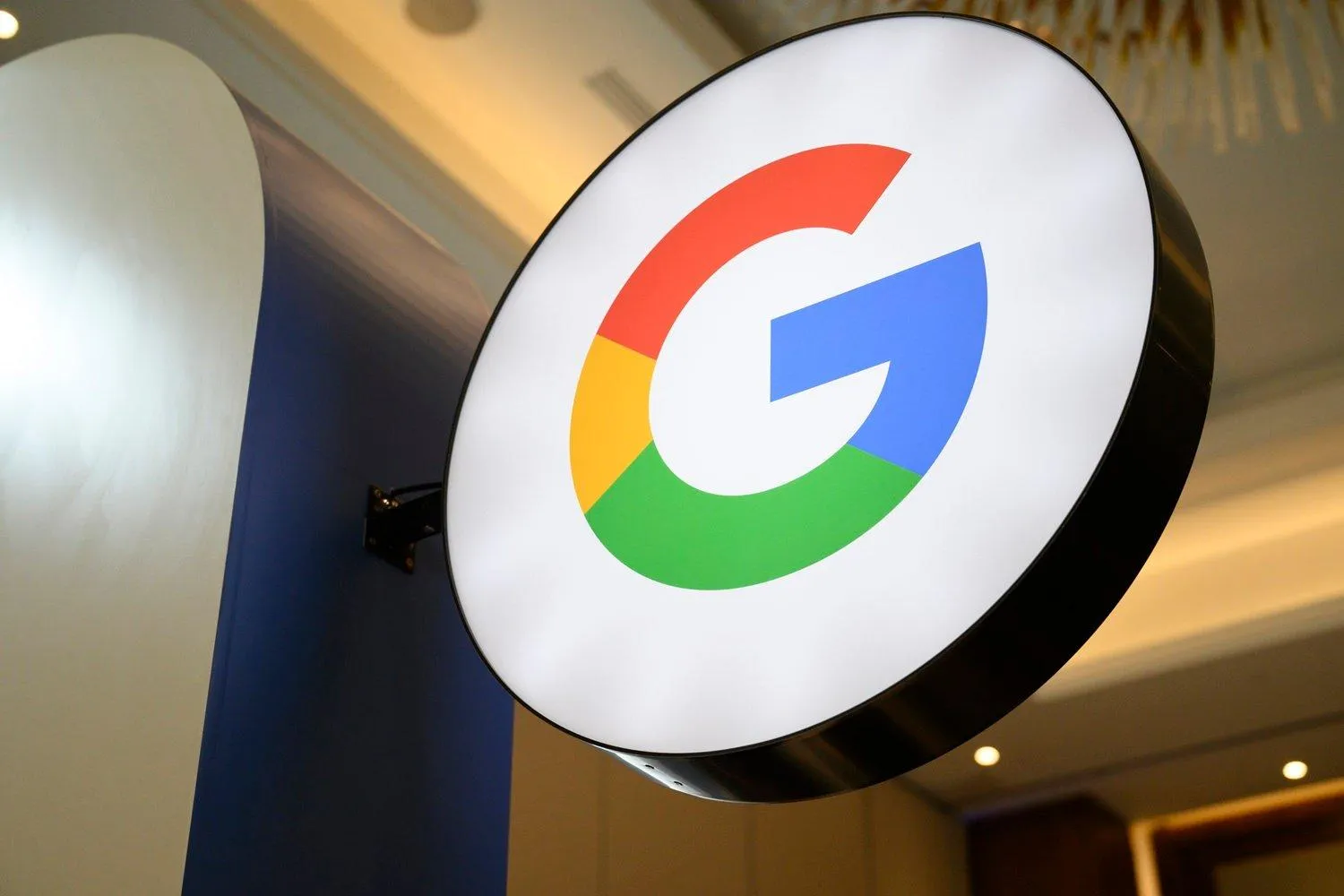 Google’s New AI Model Can Remove Watermarks From Images